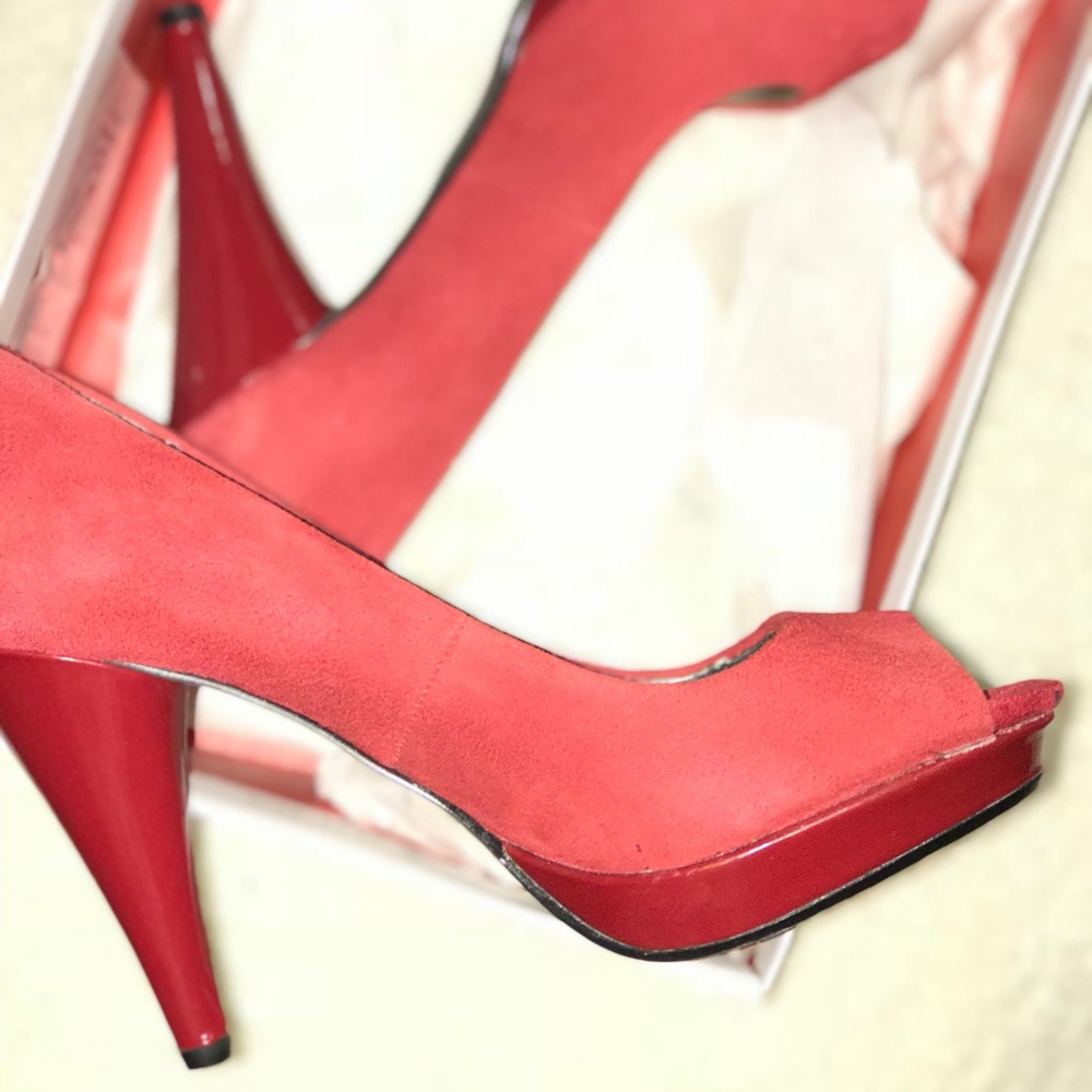Heels - Picture 2 of 4